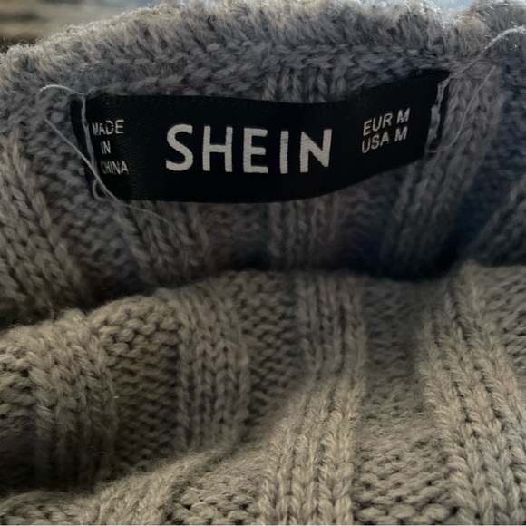 Grey turtleneck crop-top sweater - Picture 2 of 3